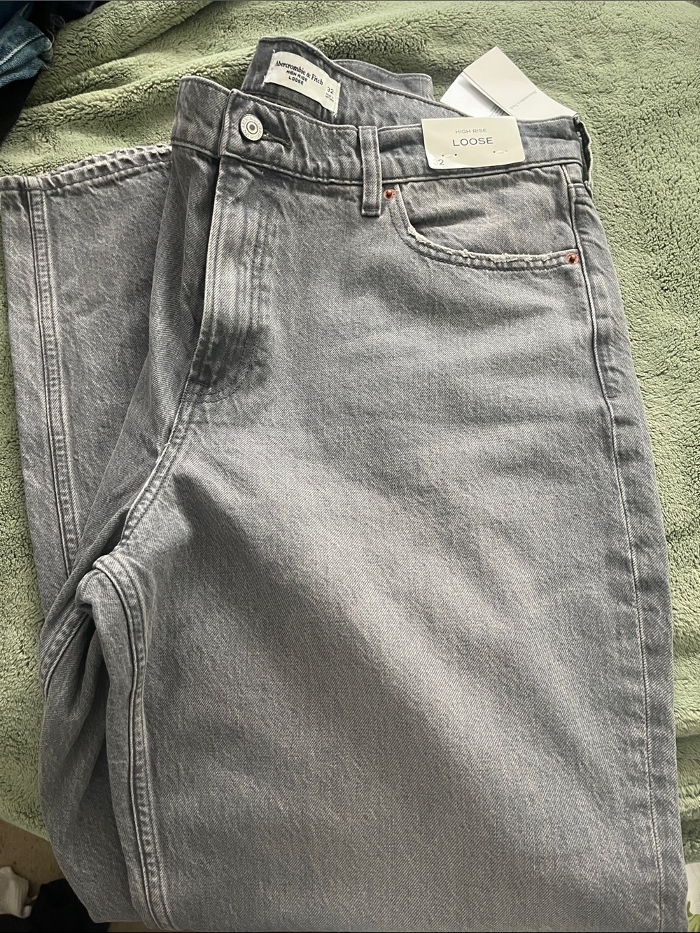 Abercrombie & Fitch High-Rise Loose Women's Jeans - Light Gray